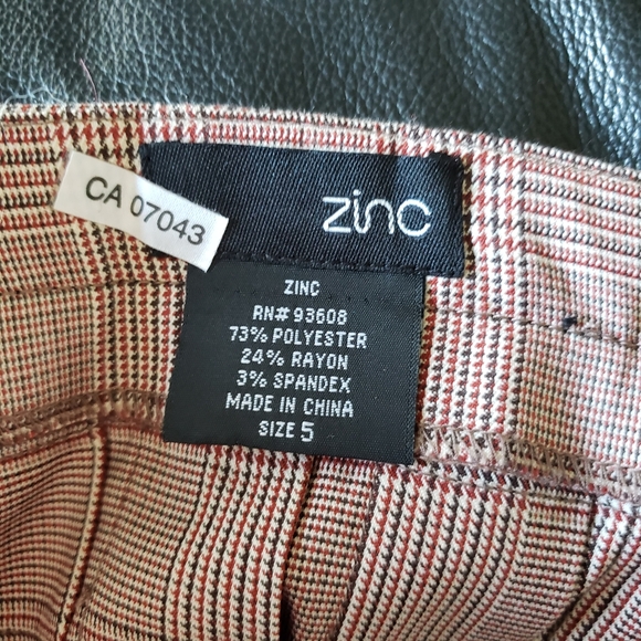 Zinc Plaid Brown Skirt With Chain and Button Skater Skirt Circle Pleated Skirt - Picture 4 of 4